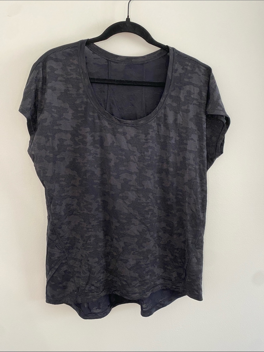 Lululemon Women's Miles Ahead Short Sleeve Mesh Black Camo size Med/Large